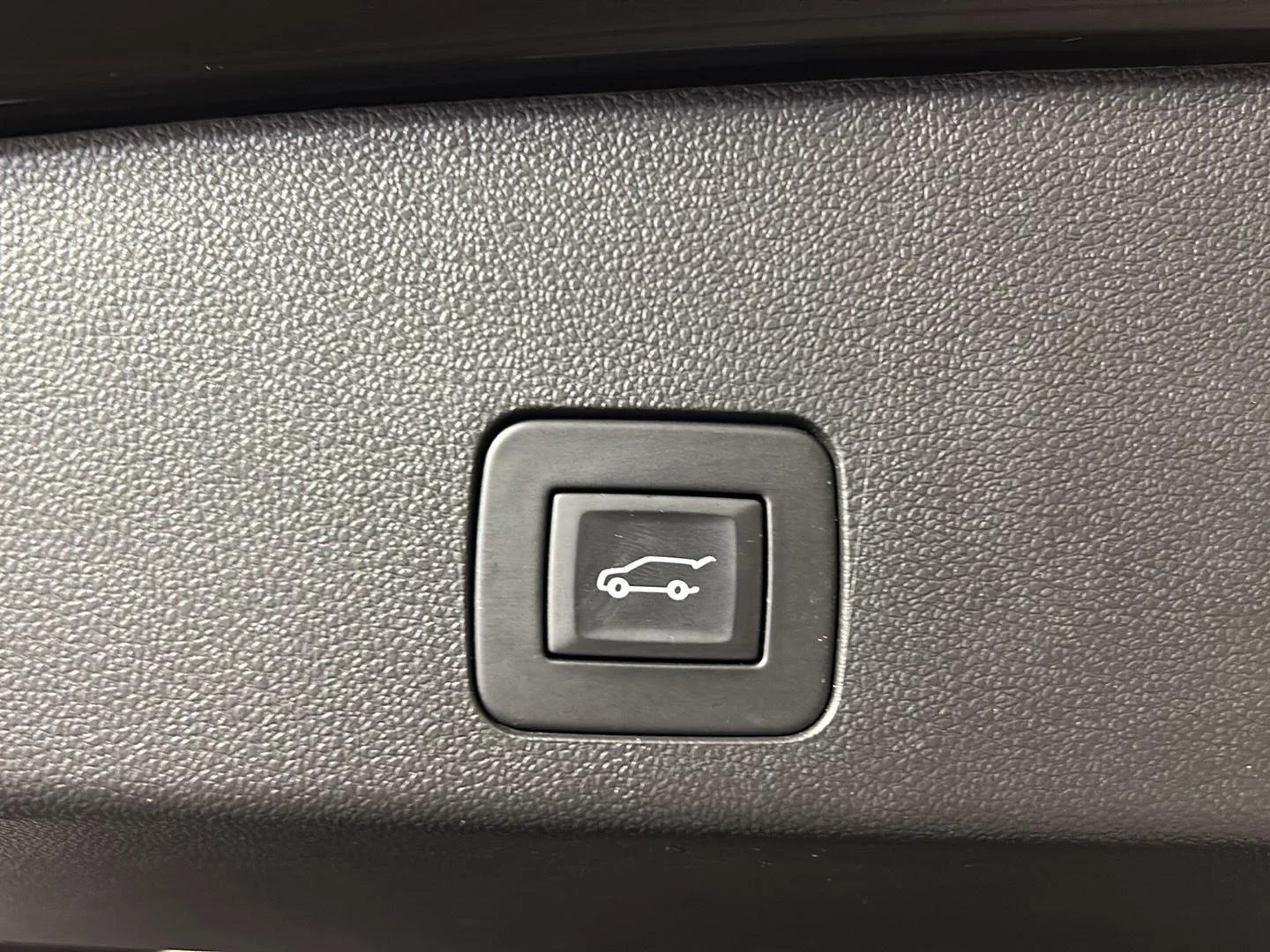 Used 2024 Ebony Twilight Metallic Buick Avenir image 9