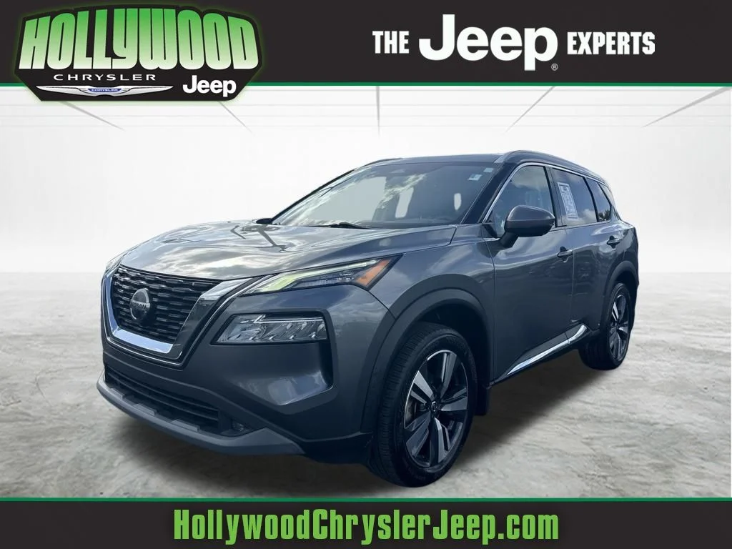 Used 2021 Gray Nissan SL image 1