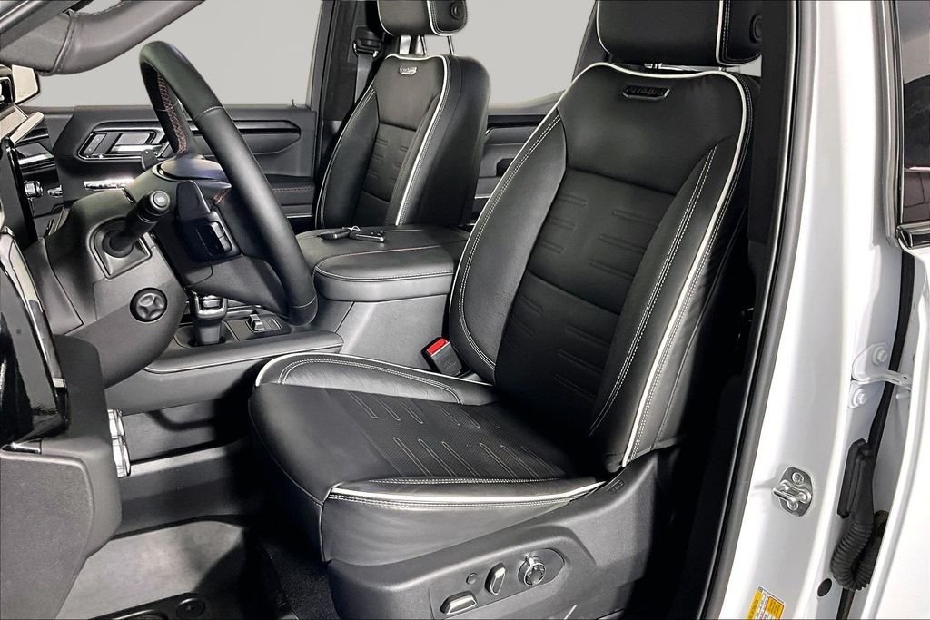 Used 2026 White GMC AT4X image 21