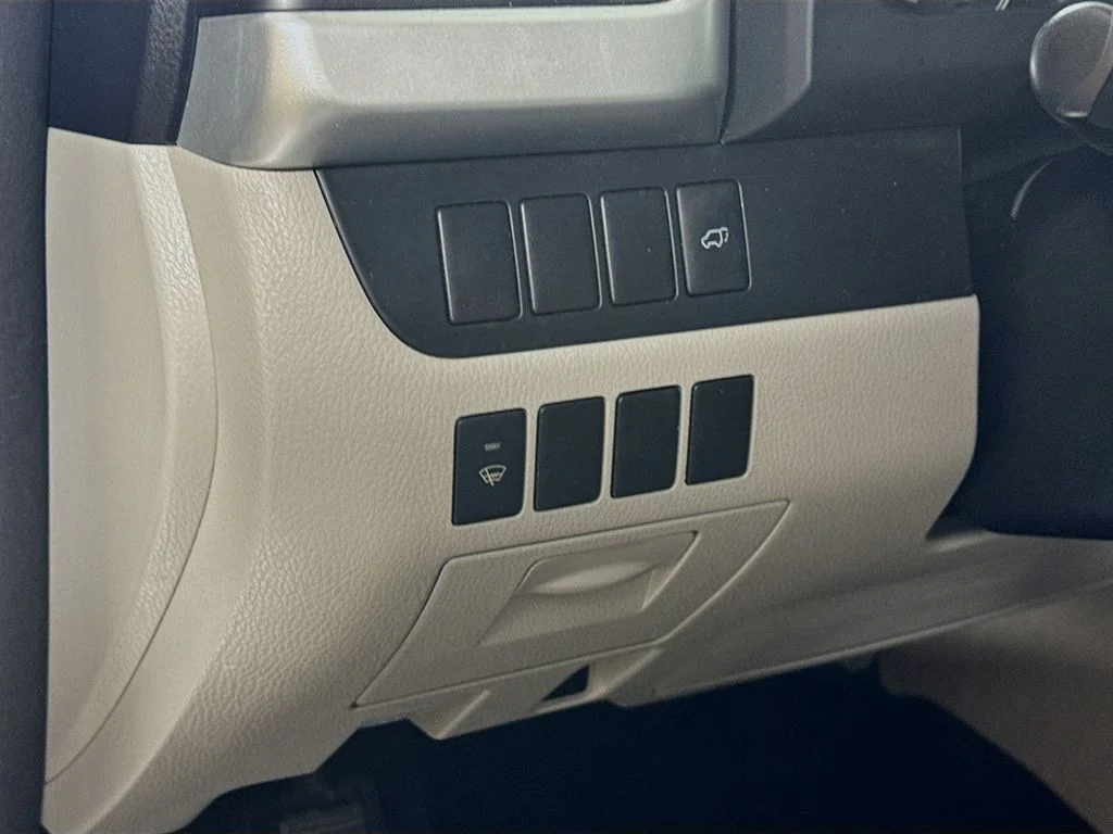 Used 2014 Black Toyota LE Plus V6 image 11