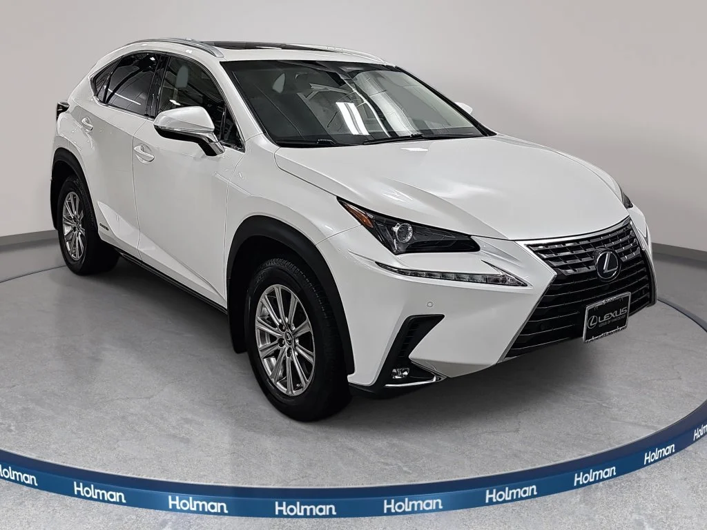 Used 2019 White Lexus 300h image 4