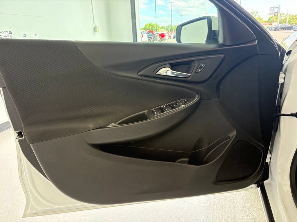 Used 2021 SUMMIT WHITE Chevrolet RS image 24
