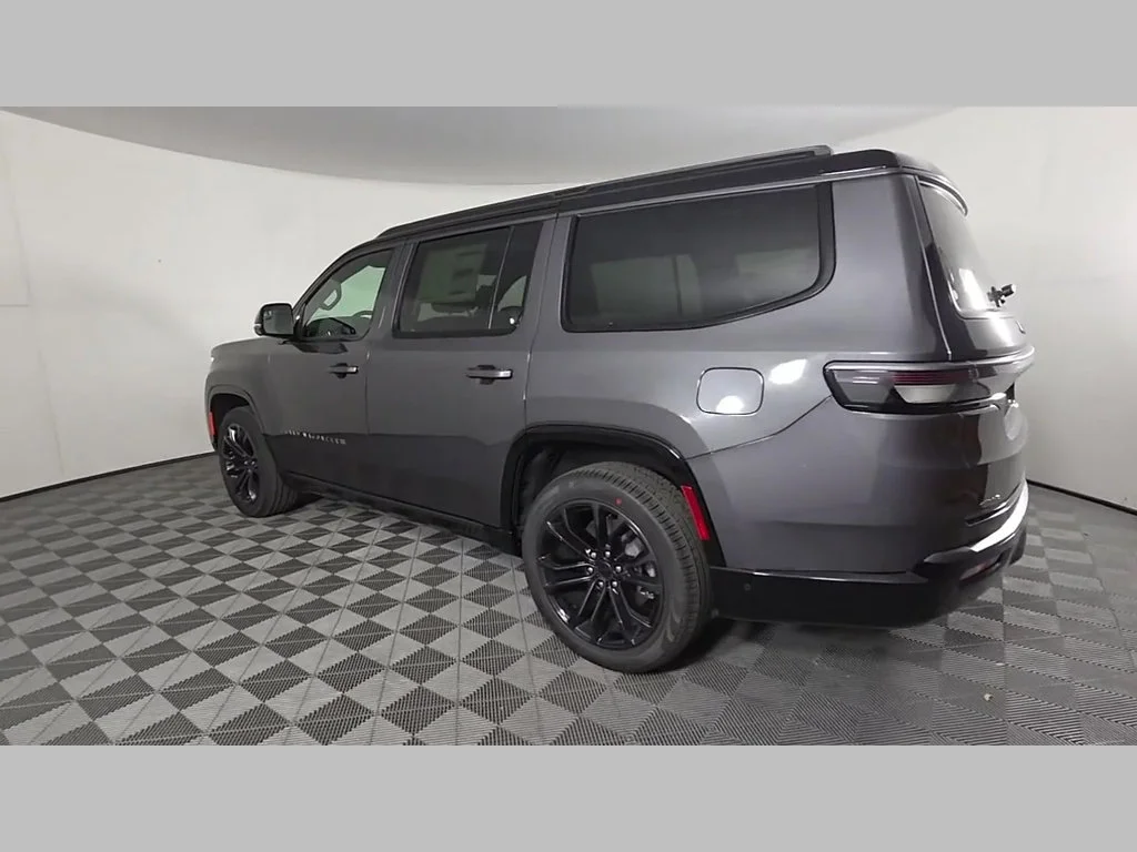 New 2026 Baltic-Gray Metallic Clear-Coat Exterior Paint Jeep Summit Obsidian image 39