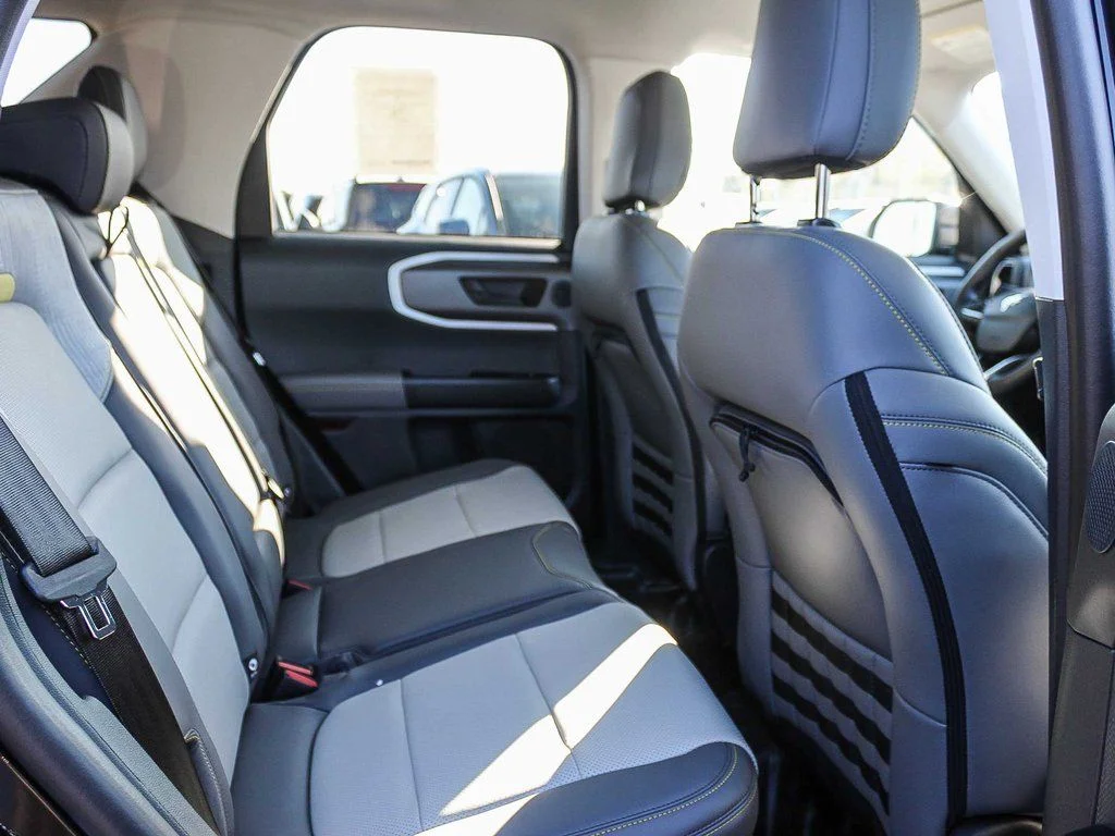 New 2025 Black Ford Badlands image 17
