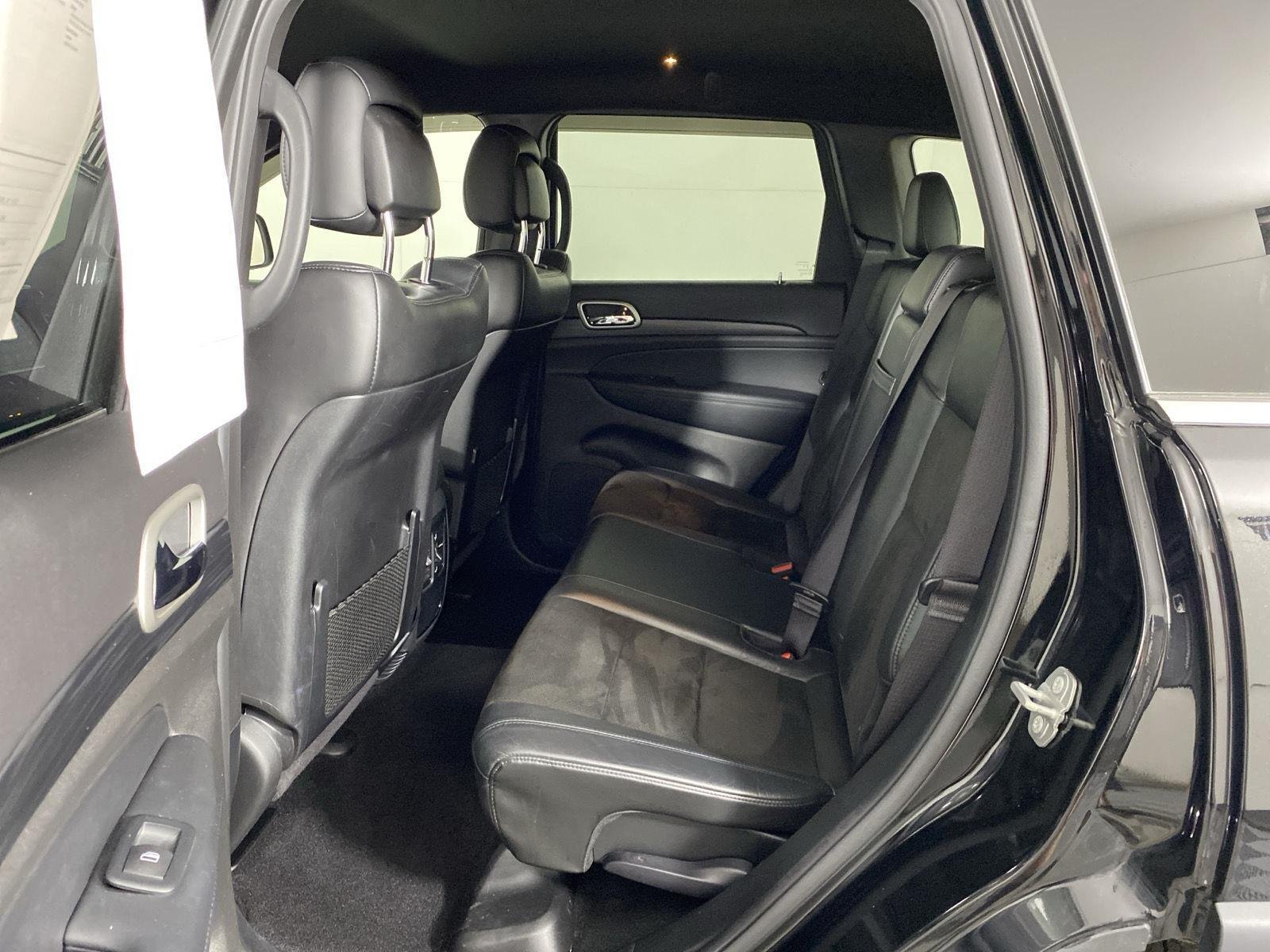 Used 2020 Diamond Black Crystal Pearlcoat Jeep North image 9