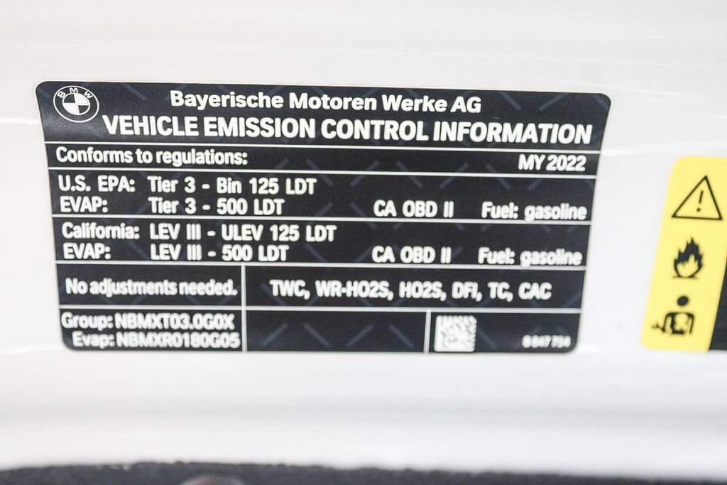 Used 2022 White Metallic BMW xDrive40i image 28