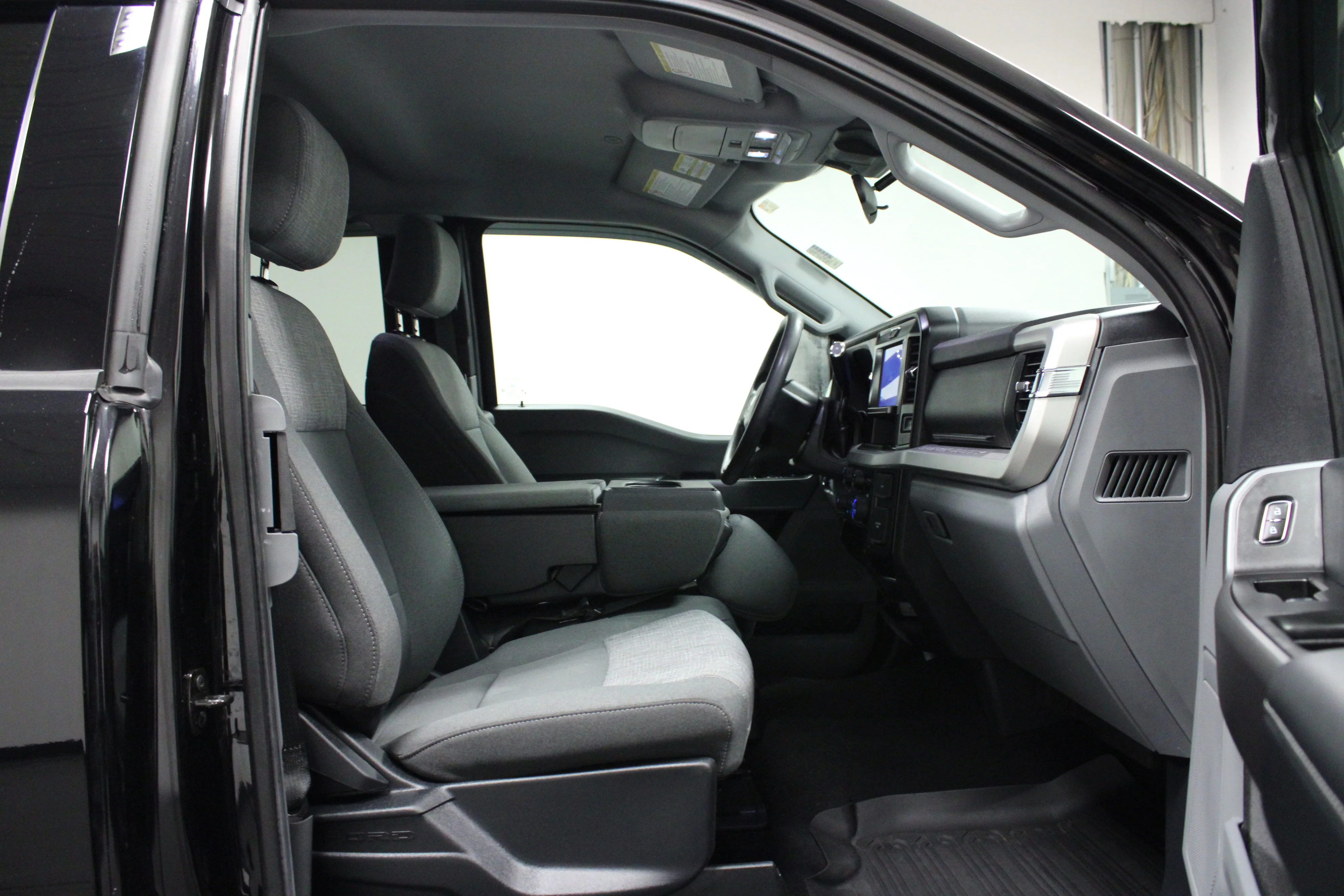 Used 2025 Black Metallic Ford XLT image 16