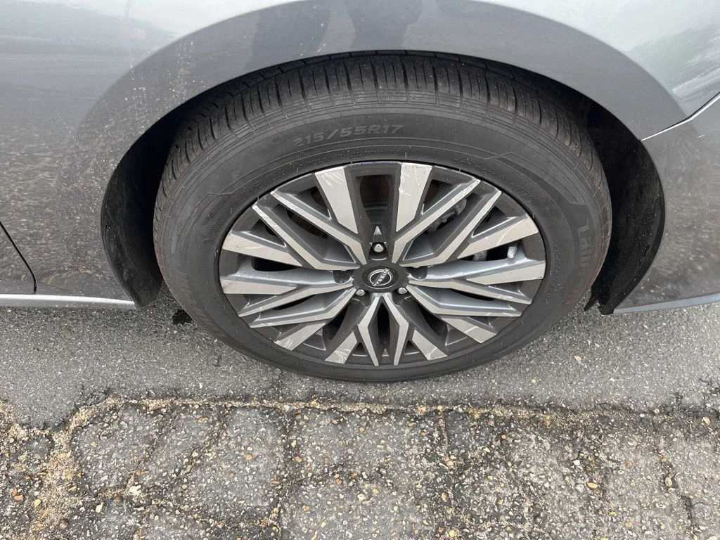 Used 2024 Gray Nissan 2.5 SV image 41