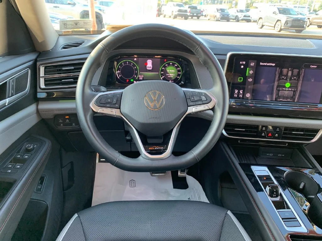 Used 2025  Volkswagen 2.0T Peak Edition image 17