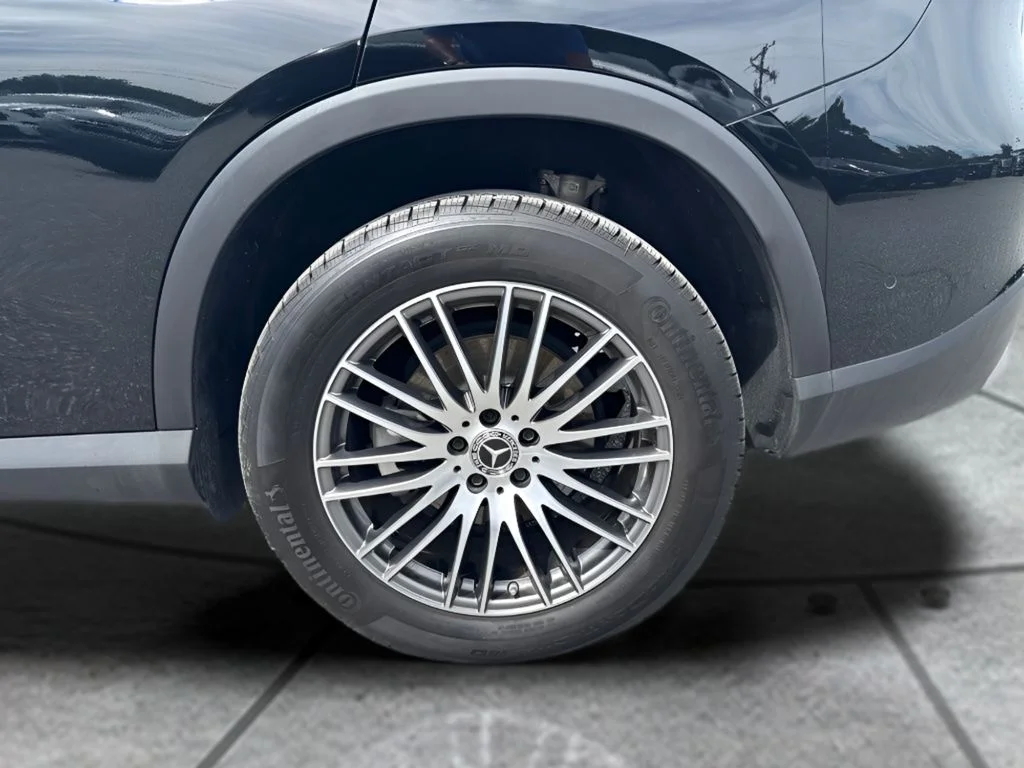 Used 2025 Black Mercedes-Benz GLC 300 image 19