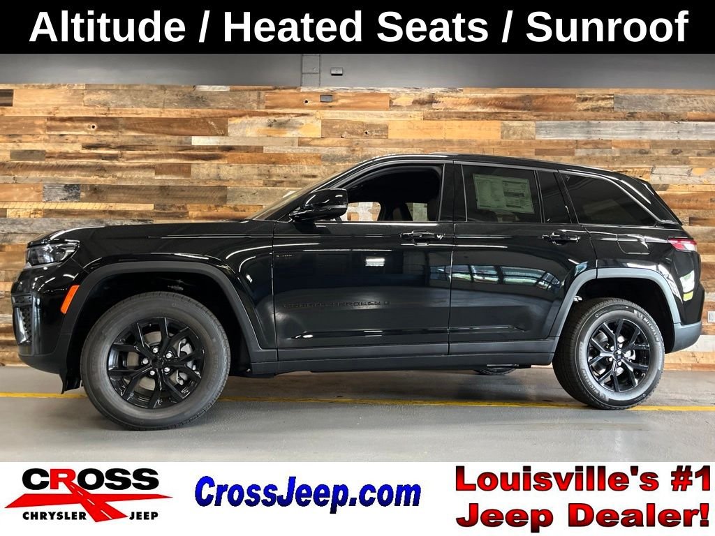 New 2026 Diamond Black Crystal Pearl-Coat Exterior Paint Jeep Altitude image 1