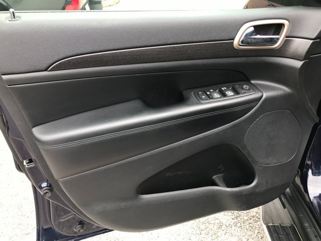 Used 2017 True Blue Pearlcoat Jeep Laredo image 13