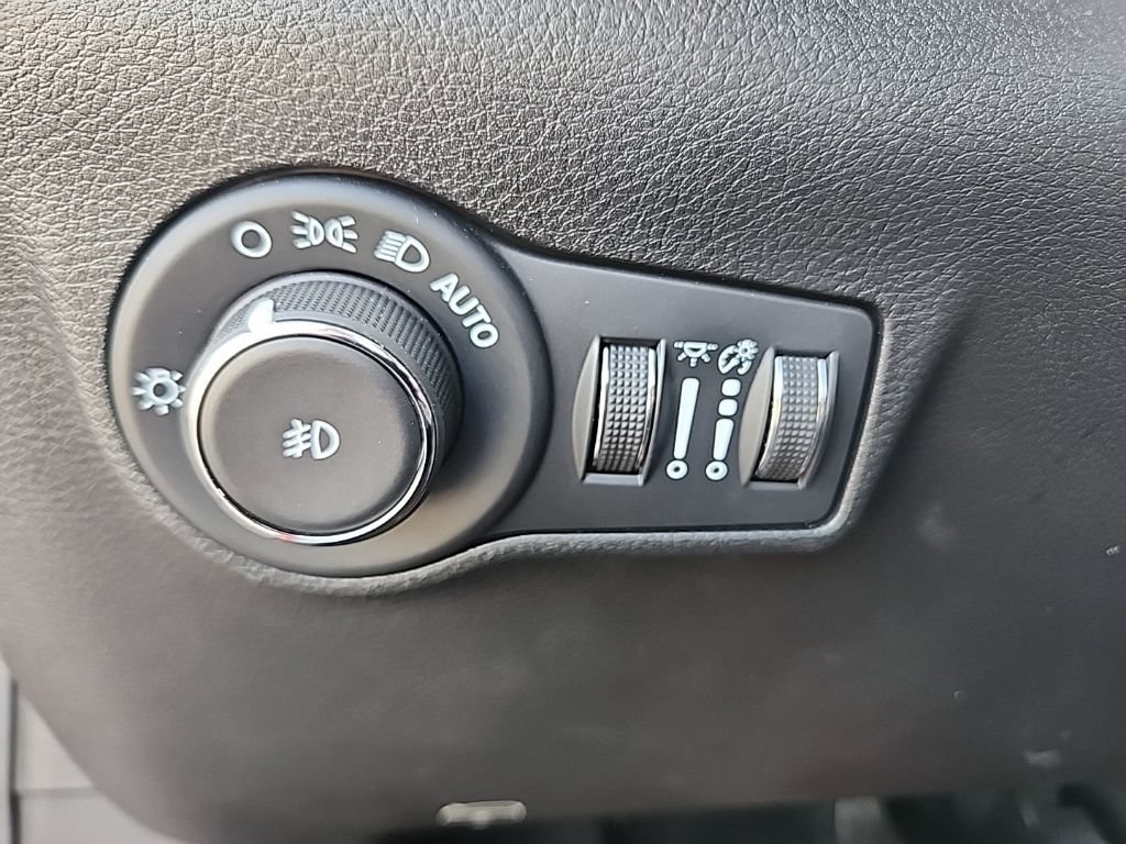 Used 2025 Red Hot Pearlcoat Jeep Trailhawk image 20