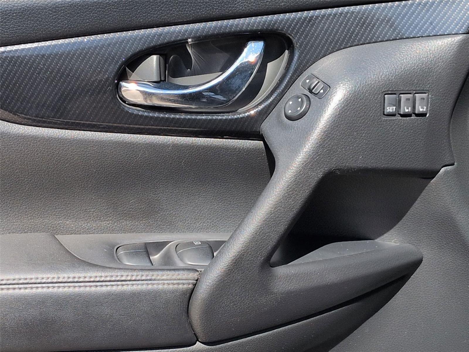 Used 2018 Magnetic Black Nissan SL image 16