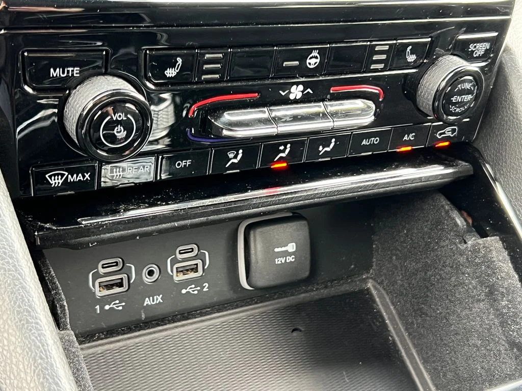 Used 2022 White Jeep Laredo image 25