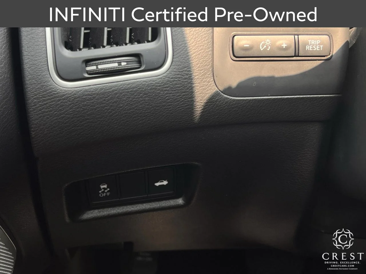 Certified Used 2023 Pure White INFINITI LUXE image 18