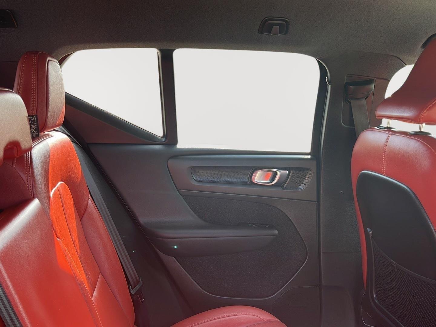 2019 Volvo XC40 Momentum - Photo 10