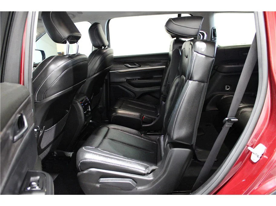 Used 2023 Velvet Red Pearlcoat Jeep Limited image 22