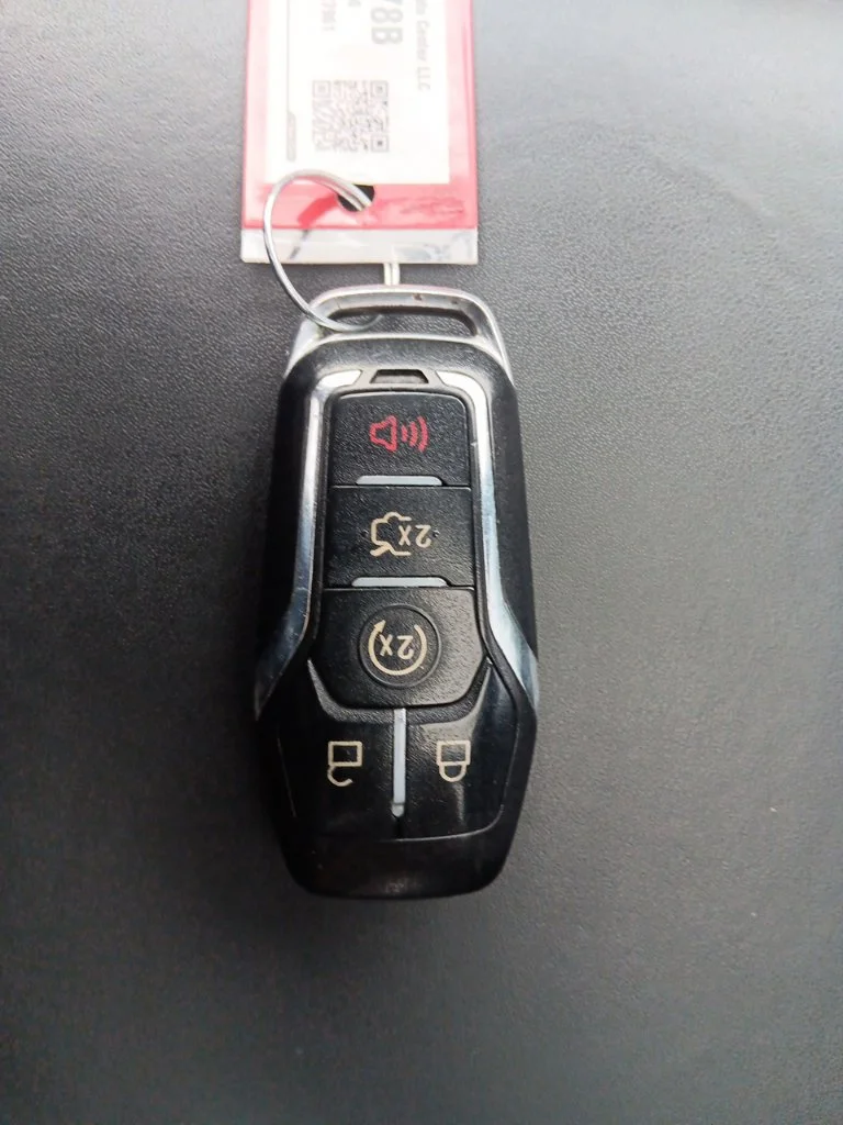 Used 2015 Ingot Silver Ford Platinum image 27