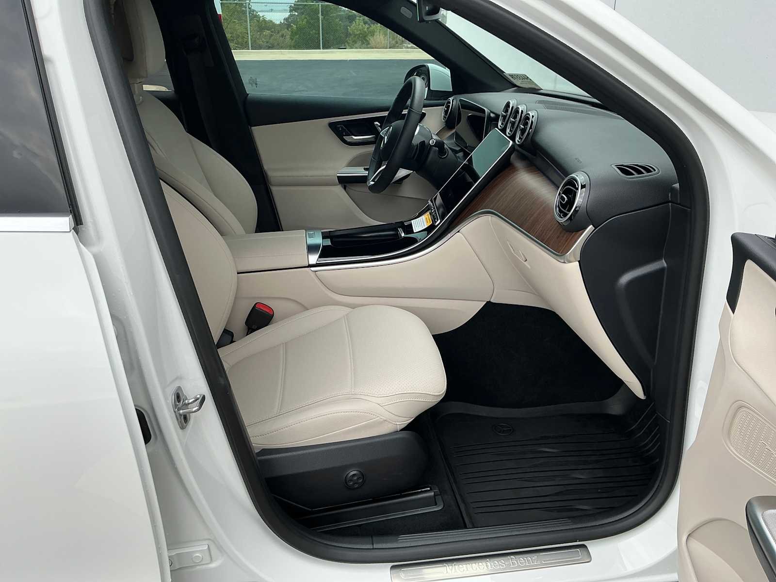 Certified Used 2026 Polar White Mercedes-Benz GLC 300 image 11