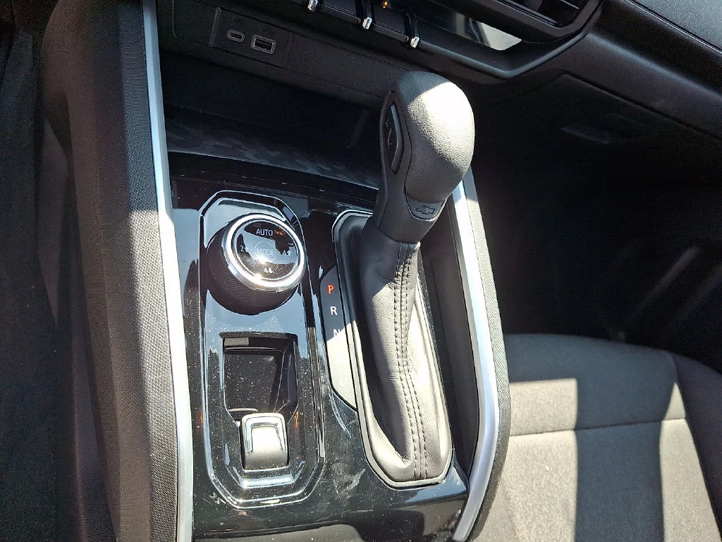 Used 2024 Summit White Chevrolet Trail Boss image 22
