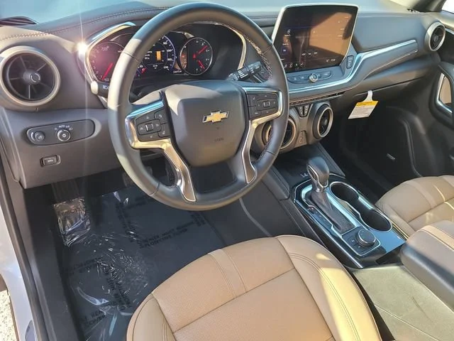 Used 2024 Iridescent Pearl Tricoat Chevrolet Premier image 20