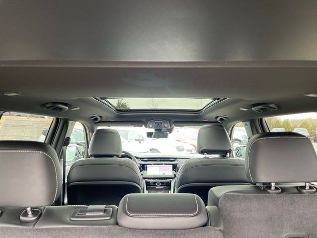 New 2026 Diamond Black Crystal Pearlcoat Jeep Limited image 11