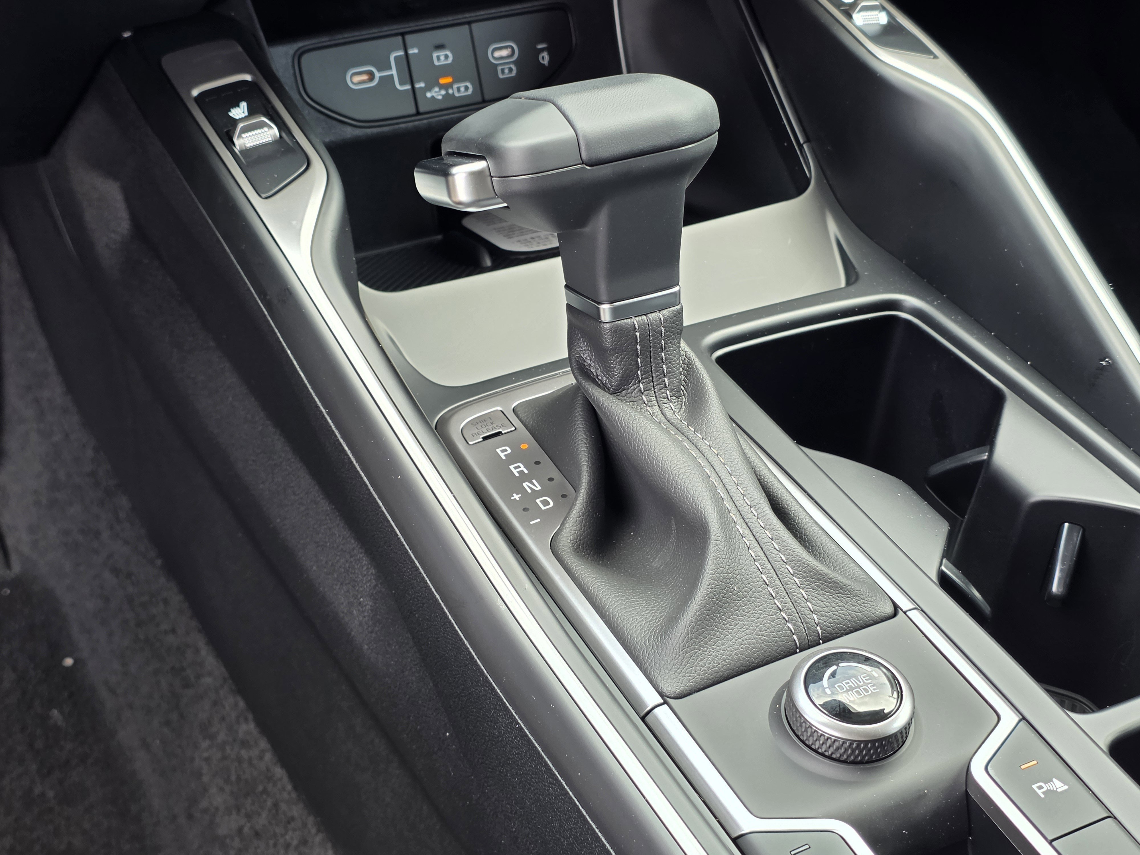 New 2026 Ivory Silver Kia EX image 21