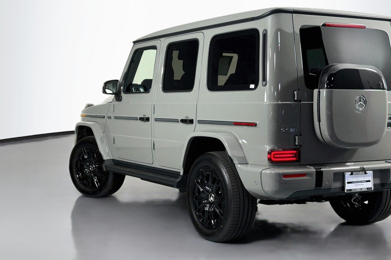New 2027 MANUFAKTUR Arabian Grey Mercedes-Benz G 580e SUV image 14
