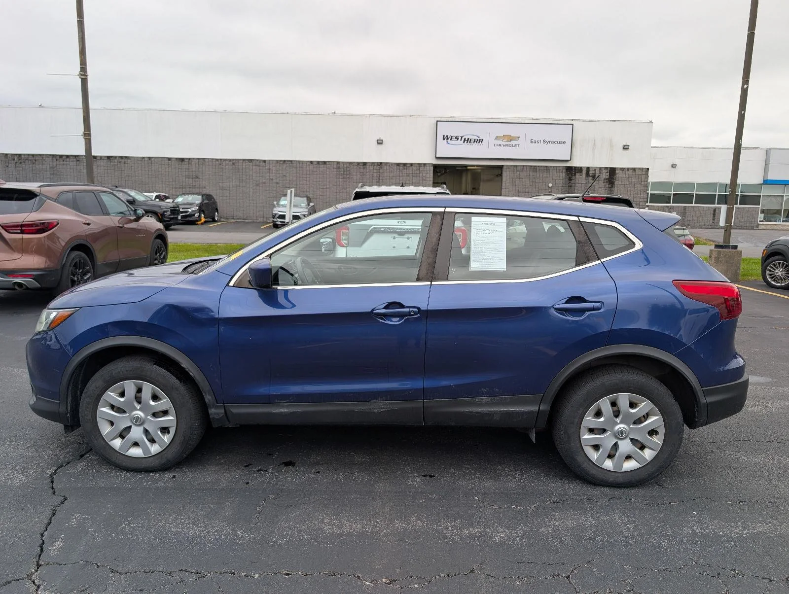 Used 2019 Caspian Blue Metallic Nissan S image 4