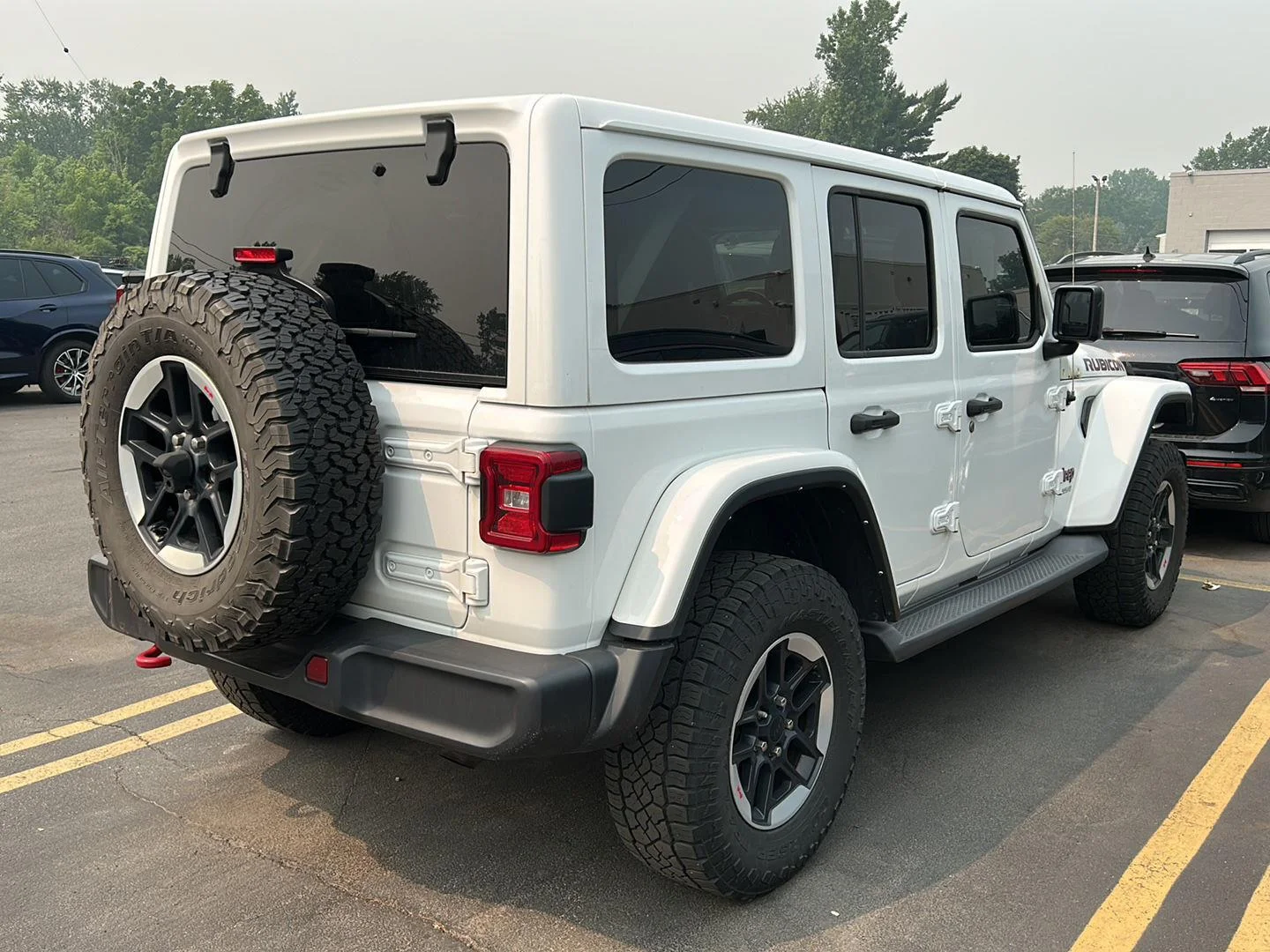 Used 2021 Bright White Clearcoat Jeep Unlimited Rubicon image 4