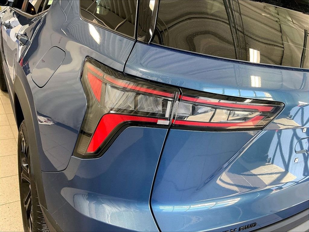 Used 2025 Blue Chevrolet LT image 33