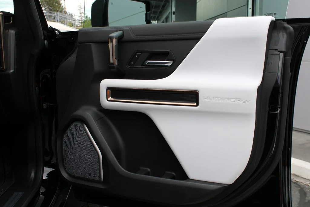 Used 2025 Black GMC 2X image 26