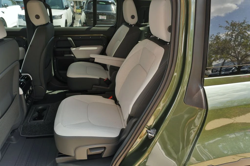 New 2026 Woolstone Green Land Rover S image 30