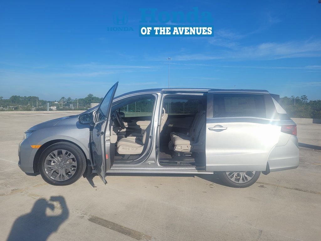 2026 Honda Odyssey Touring - Photo 4