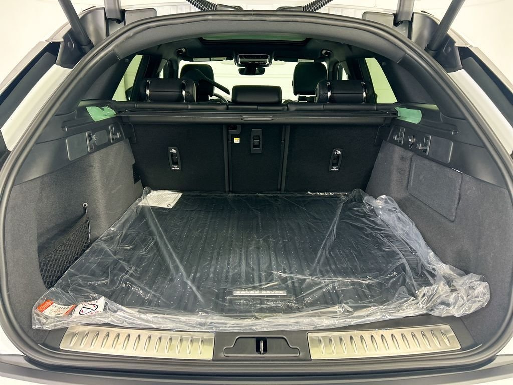 New 2026 Fuji White LAND ROVER Dynamic SE image 27