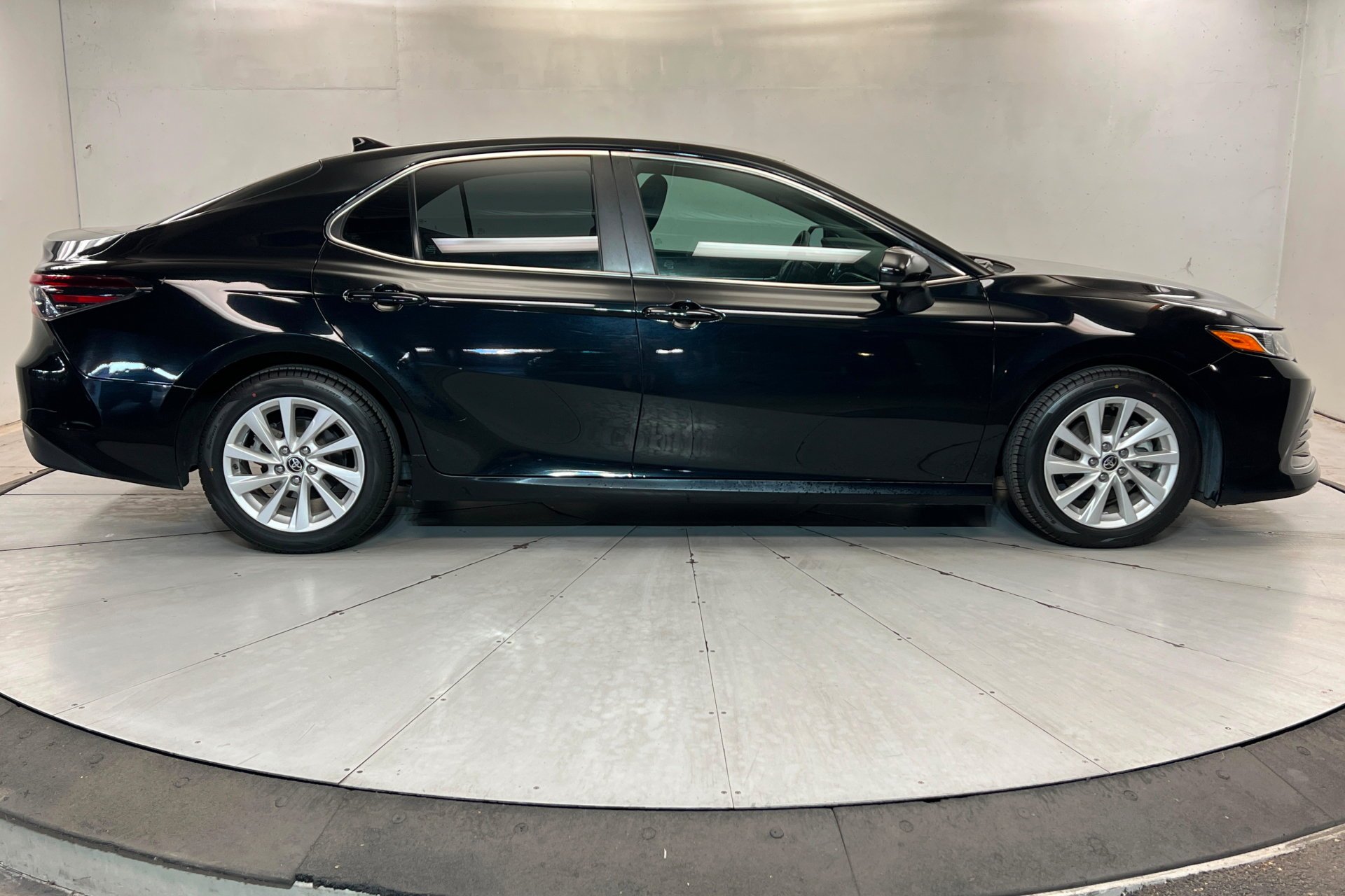 2022 Toyota Camry LE - Photo 7