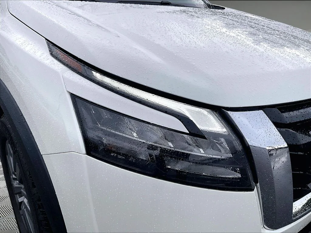 Used 2023 Pearl White Tricoat Nissan SV image 31