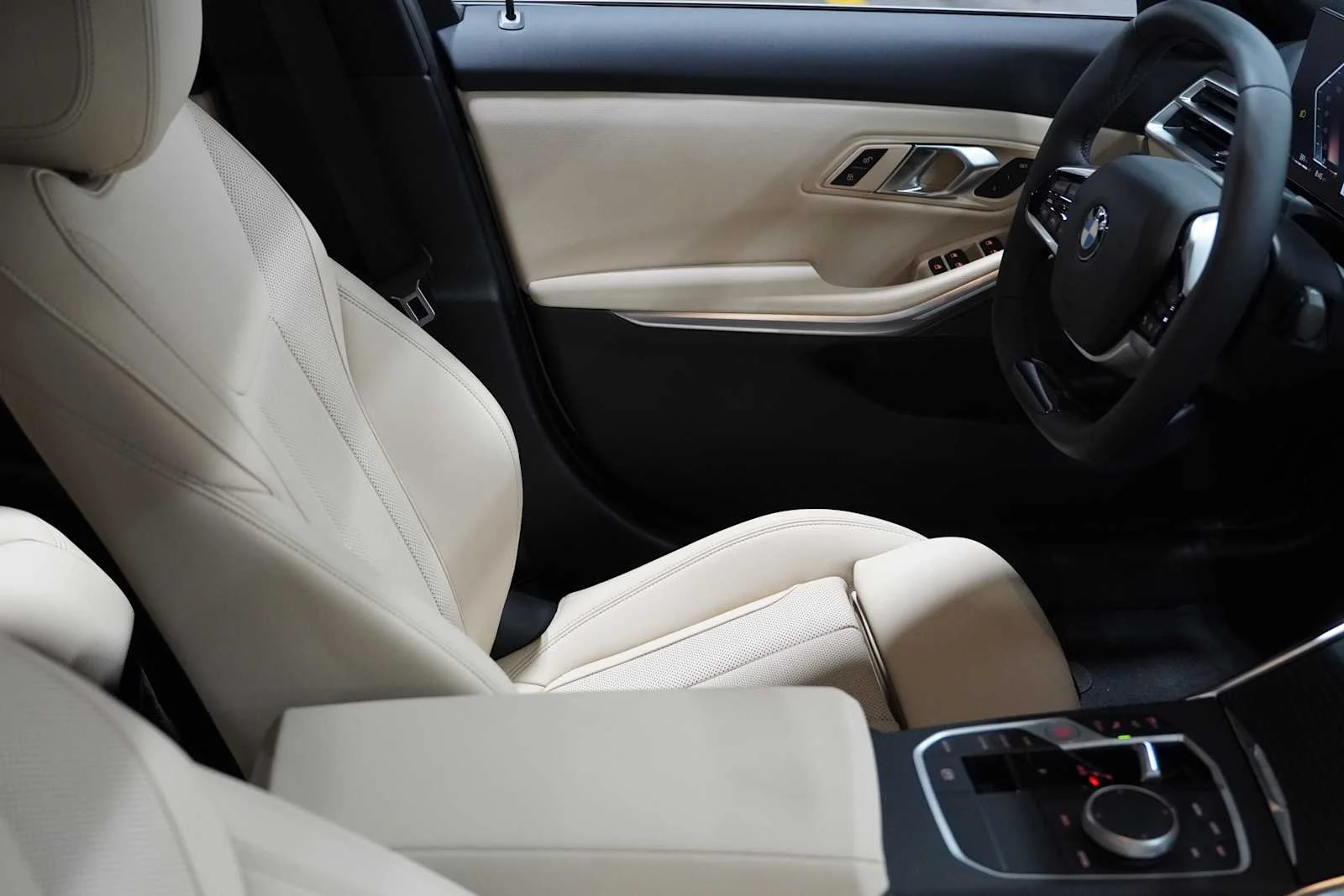 New 2026 Alpine White BMW 330i NA image 11