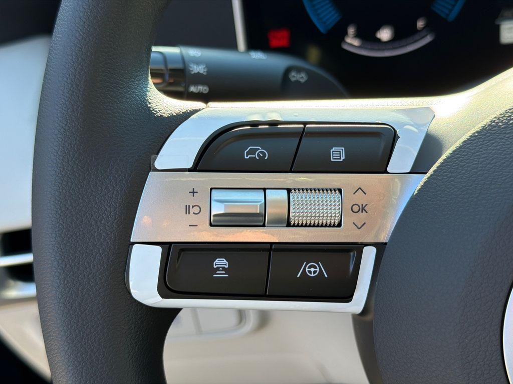 New 2026 Black Hyundai SE FWD image 24