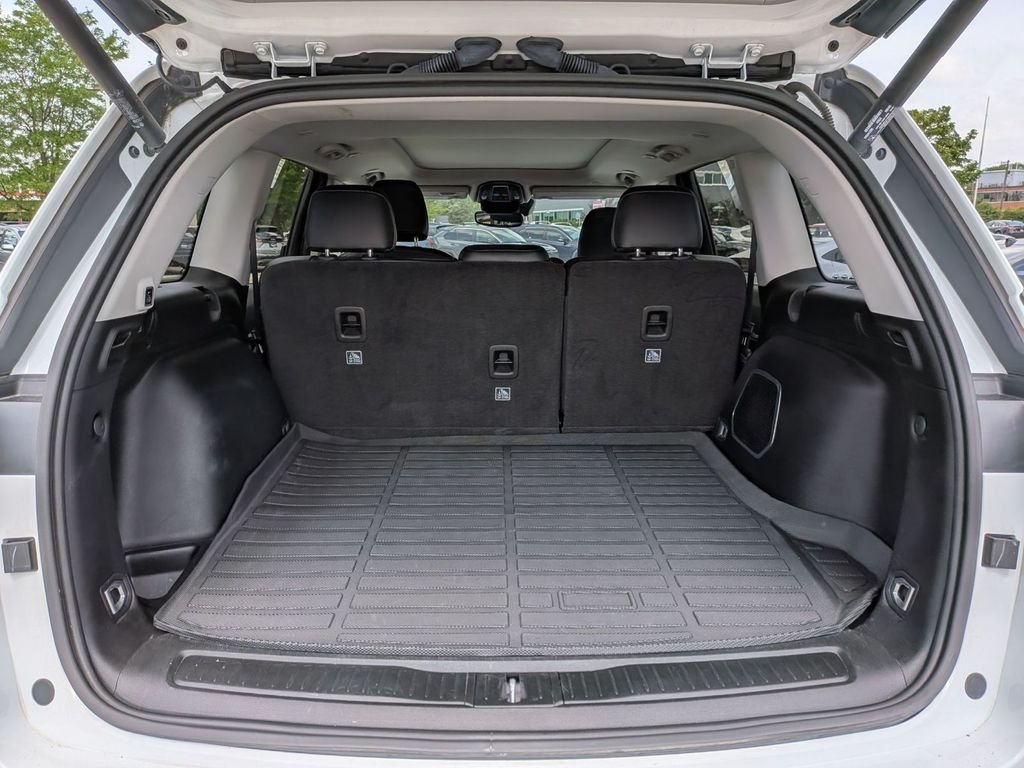 Used 2022 White Jeep Limited image 28