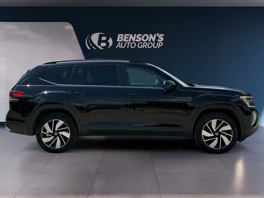 Used 2025  Volkswagen 2.0T SE w/Technology image 6