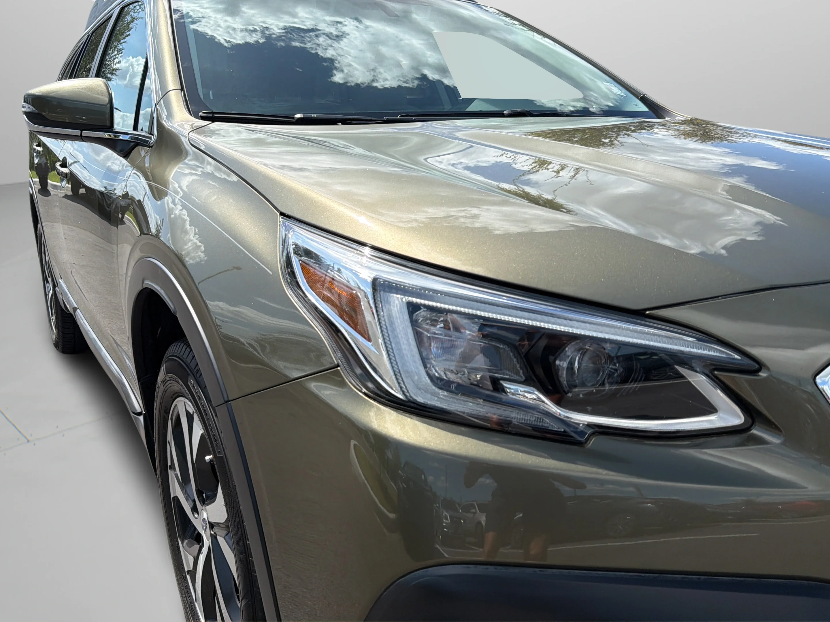 Used 2020 Autumn Green Metallic Subaru Limited image 23