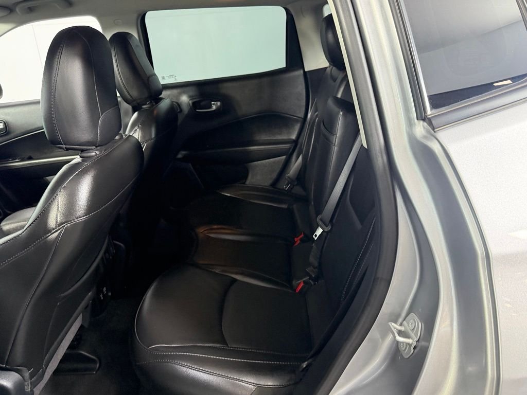 Used 2019 Silver Jeep Limited image 26