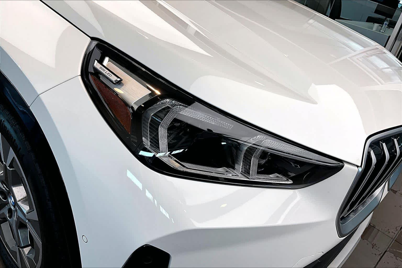 Used 2025 Alpine White BMW xDrive28i image 53