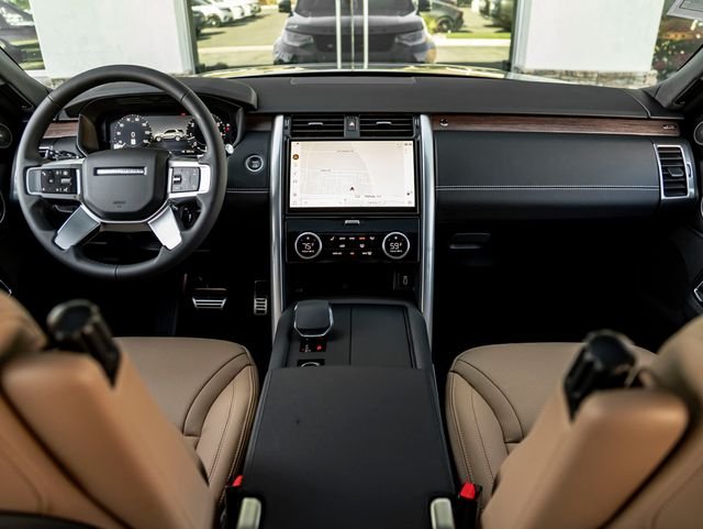 New 2026 Charente Grey Land Rover Dynamic SE image 18