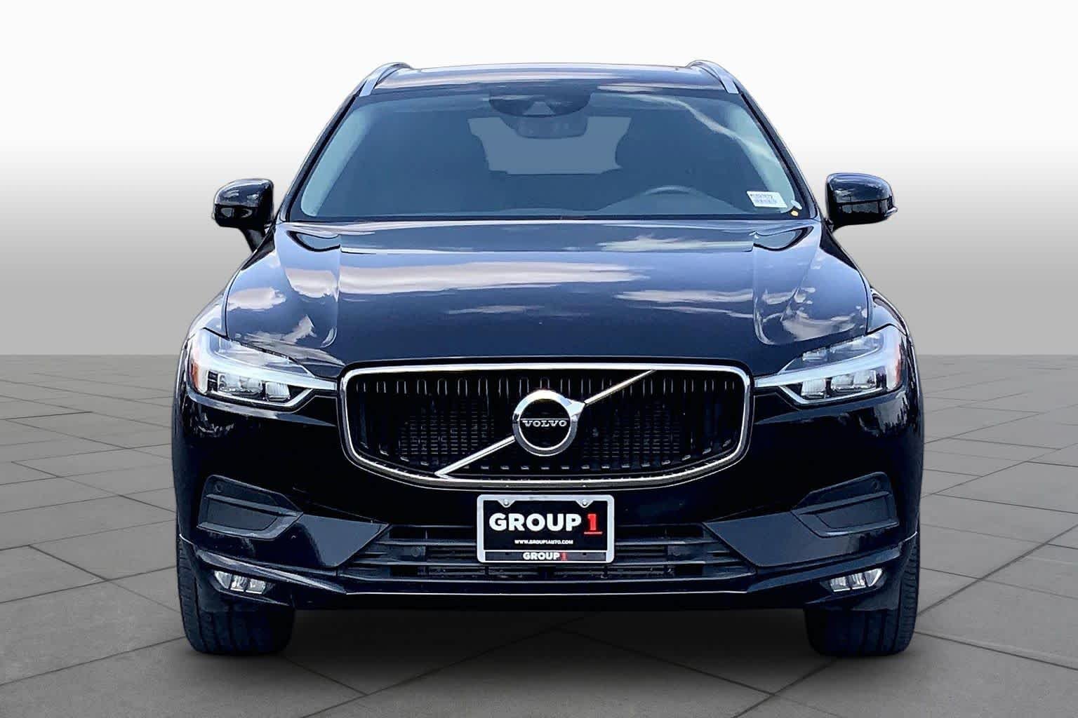 Used 2021 Onyx Black Metallic Volvo Momentum image 4
