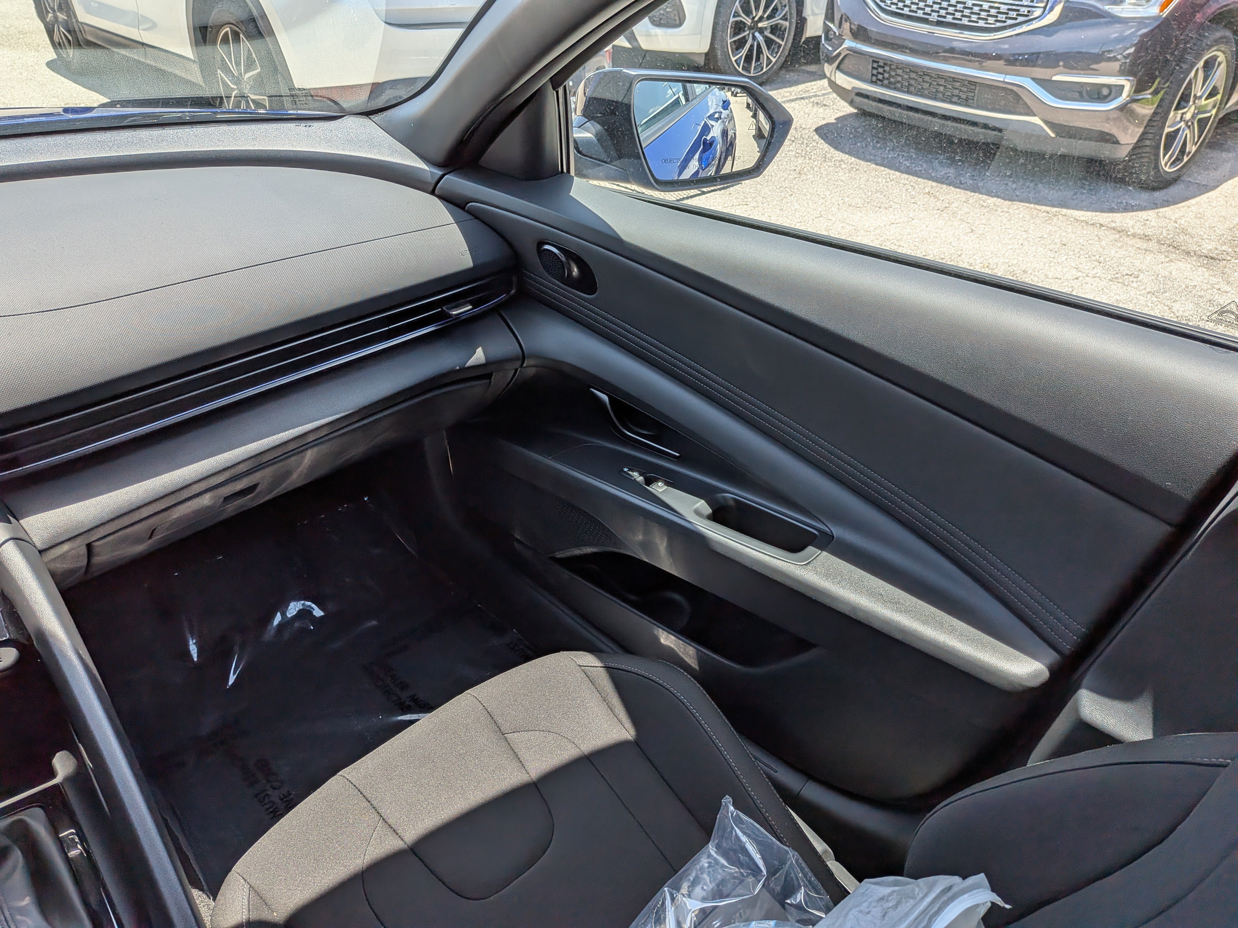 2025 Hyundai Elantra SEL - Photo 17