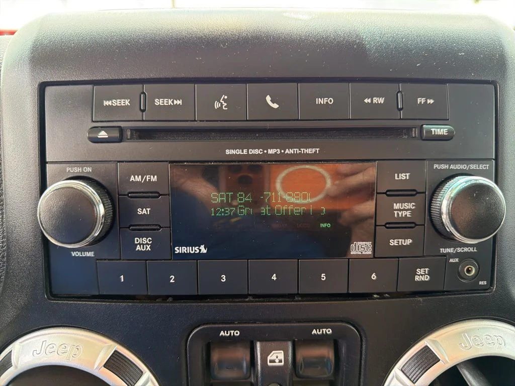 Used 2015 White Jeep Unlimited Sahara image 29