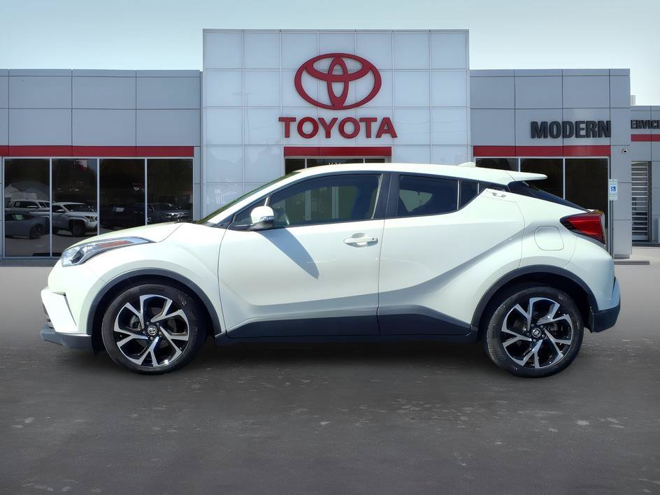 Used 2018 Blizzard Pearl Toyota XLE image 2